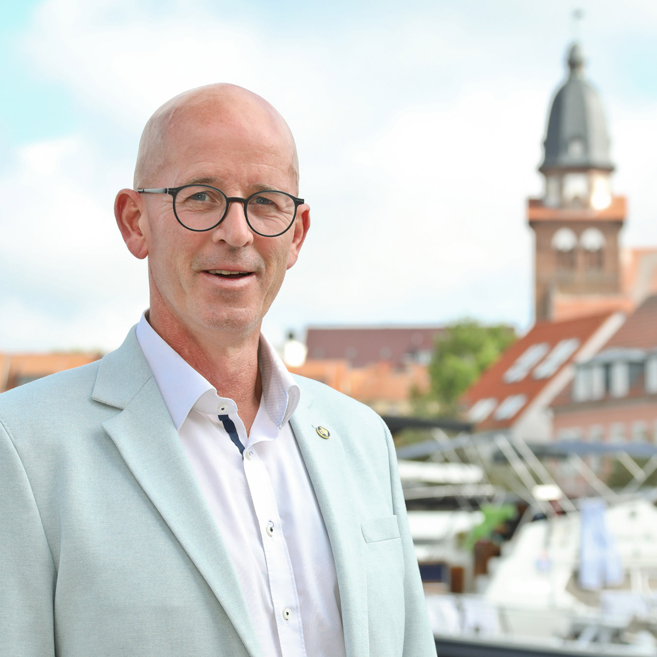 Roy Lüth, parteiloser Bürgermeisterkandidat für Waren (Müritz) Roy Lüth, parteiloser Bürgermeisterkandidat für Waren (Müritz)